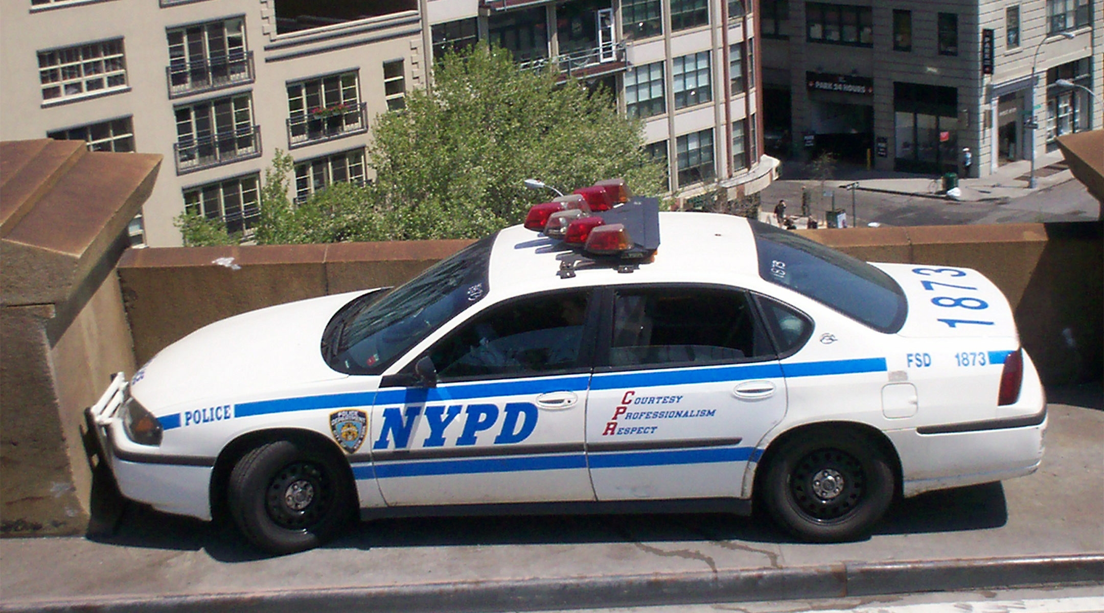 A NYPD car on the Brooklyn Bridge. (Wikimedia Commons)
