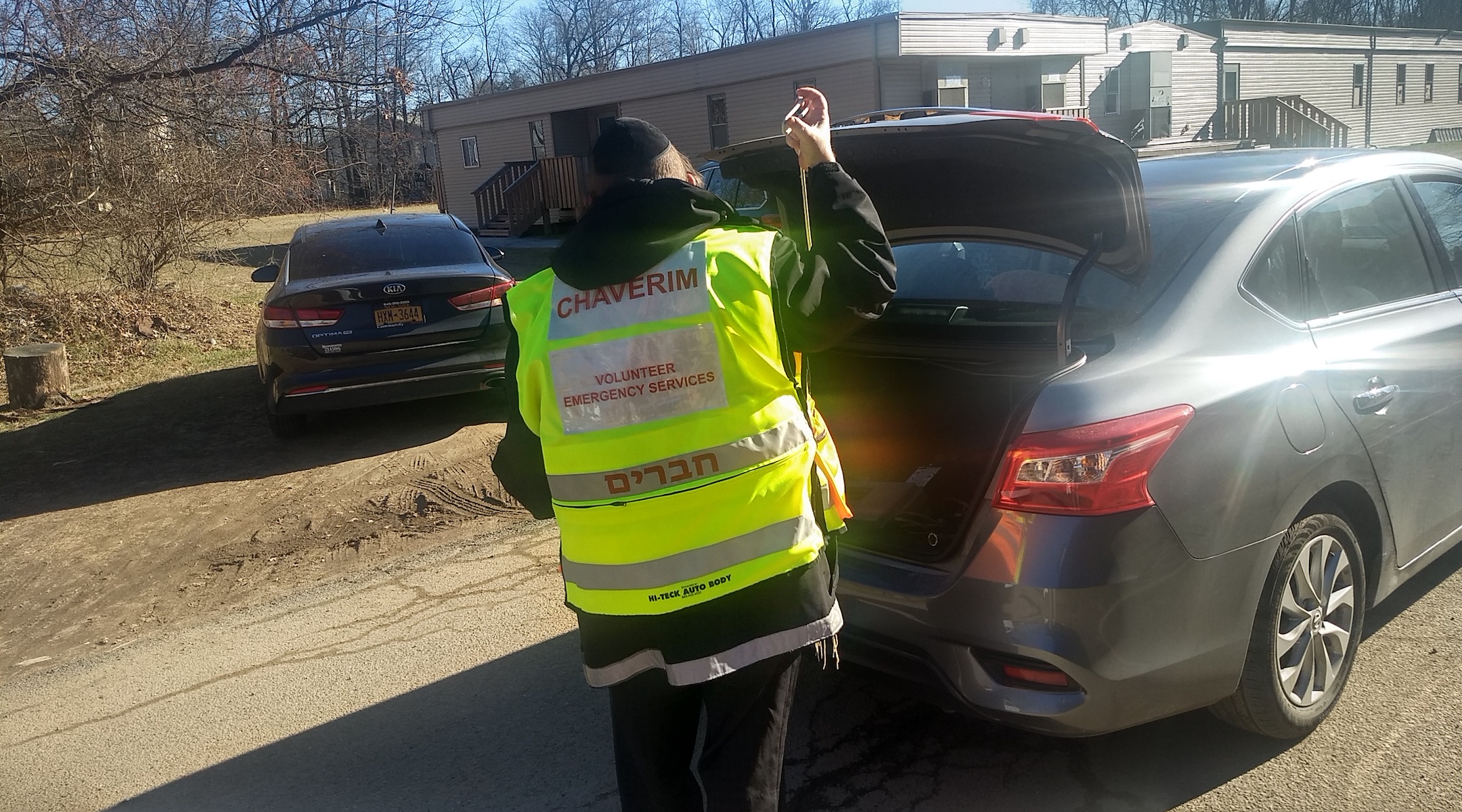 A Chaverim volunteer at work unlocking a car on January 9, 2020. (Ben Sales)