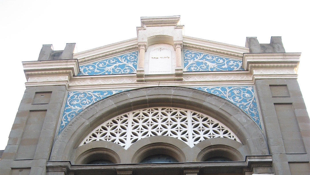 The gable of the main synagogue in Milan, Italy. (Wikimedia Commons)