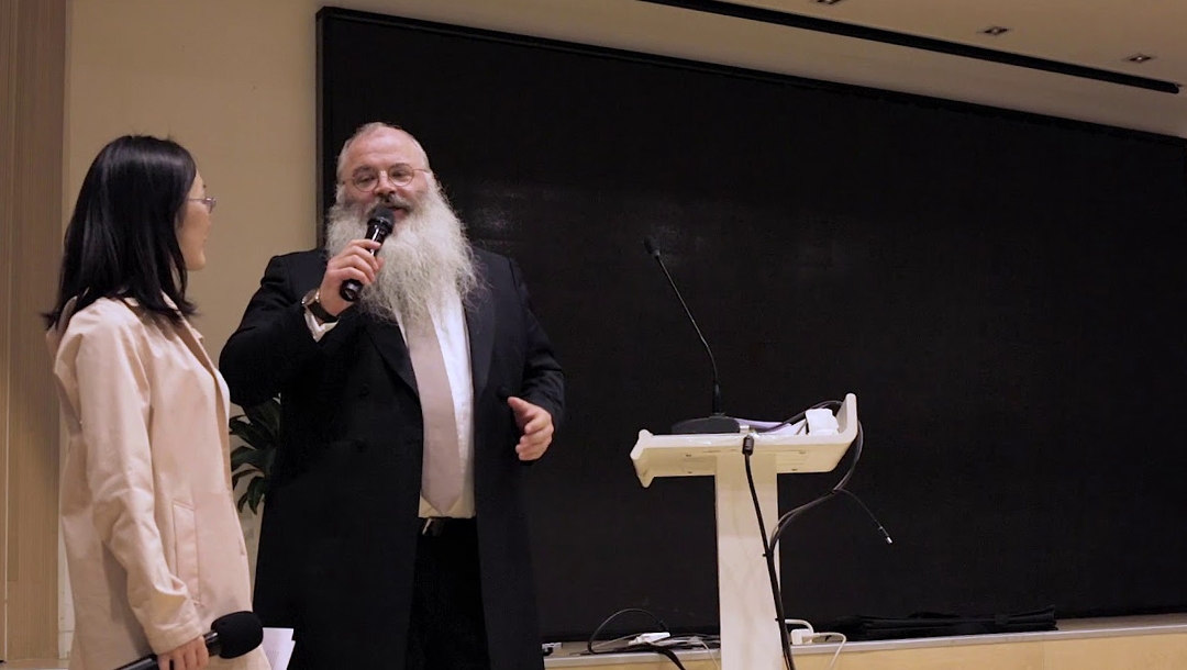 Rabbi Shimon Freundlich speaking at Family Hospital in Beijing, China in 2018. (Courtesy of Chabad China)