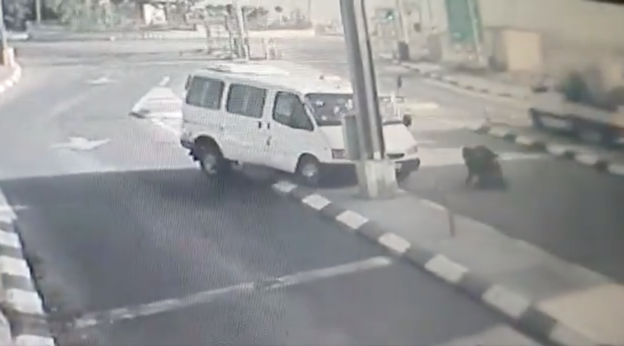 Полное видео нападения террористов. Террорист на машине врезался в военную базу. Теракт в ТЦ Маале Адумим. Видео атаки террориста в аэропорту.