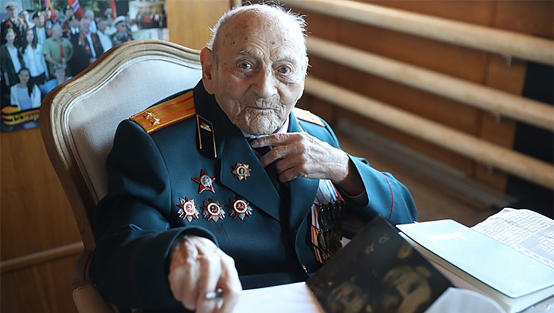 Yefim Haim Goldberg presenting his last book of poetry in 2019 in Vladivostok, Russia. (Courtesy of the the government of the Primorsky Krai region)