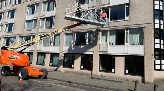 Relatives of Fieta Aussen getting ready to meet her from a crane outside the window of her Jewish nursing home in Amsterdam, the Netherlands on April 15, 2020. (Courtesy of Riwal Holding Group)