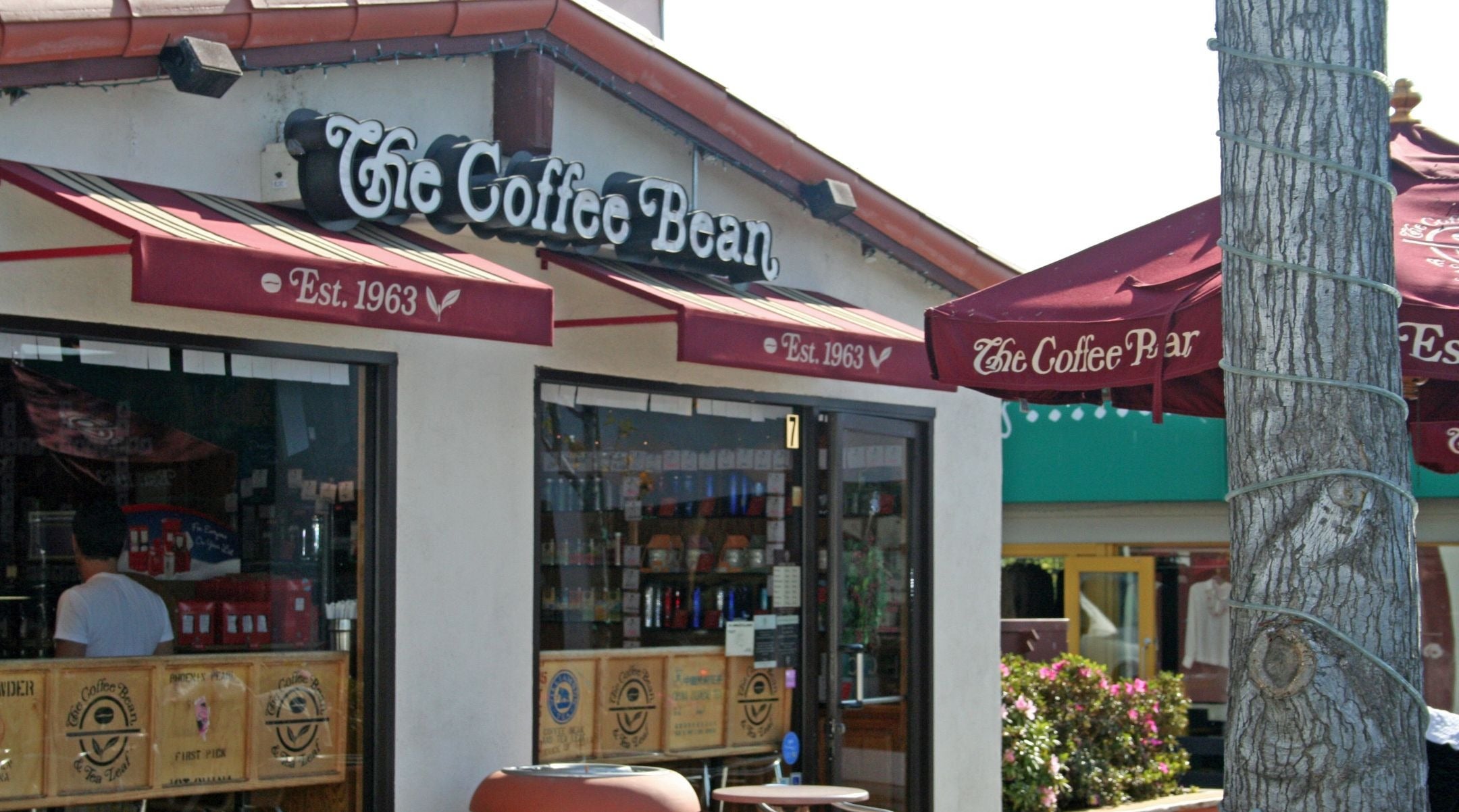 Los Angeles Coffee Bean & Tea Leaf stores are giving up their kosher