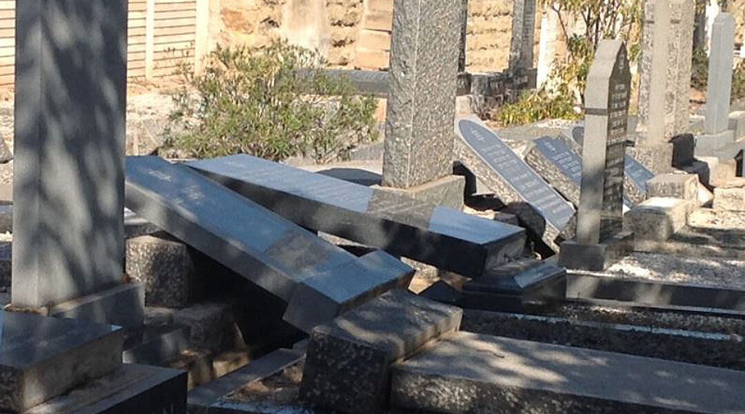 The aftermath of vandalism at the Oudtshoorn Jewish cemetery in South Africa (Cape SAJB)