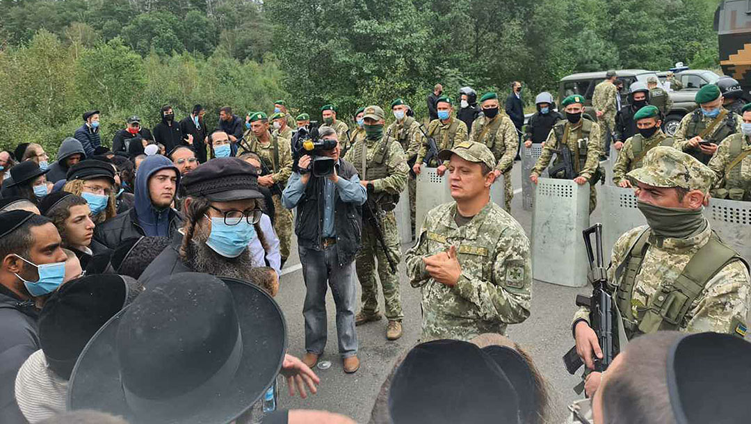 Belarusian soldier guard the border to Ukraine against hundreds of Jewish pilgrims on Sept, 15, 2020. (Courtey of Shahar Eliyahu)