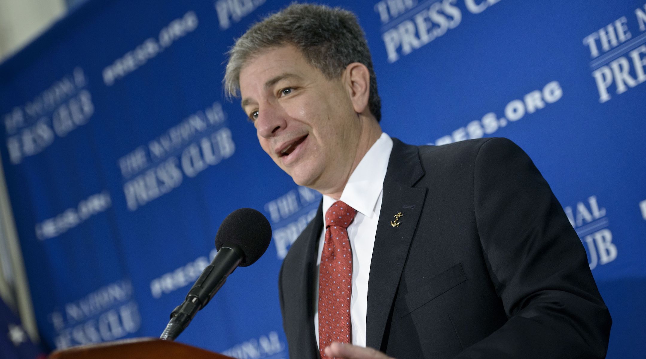 Anchorage, Alaska Mayor Ethan Berkowitz speaks at an event in 2015. (Brendan Smialowski/AFP via Getty Images)