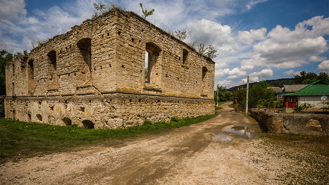 The ruins the Great Synagogue of Raskov in Moldova. (Eucbm.eu4moldova.md)