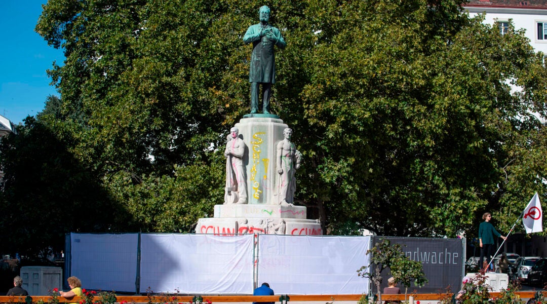 A fence surrounds the the statue of the anti-Semitic former mayor of Vienna Karl Lueger in Vienna, Austria on October 6, 2020(Joe Klamar/AFP via Getty Images)