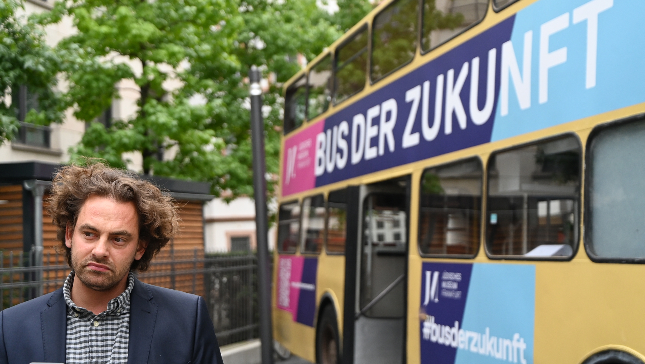 Shai Hoffman explains about his Bus of Encounters project in Frankfurt, Germany on Aug. 25, 2020. (Cnaan Liphshiz)