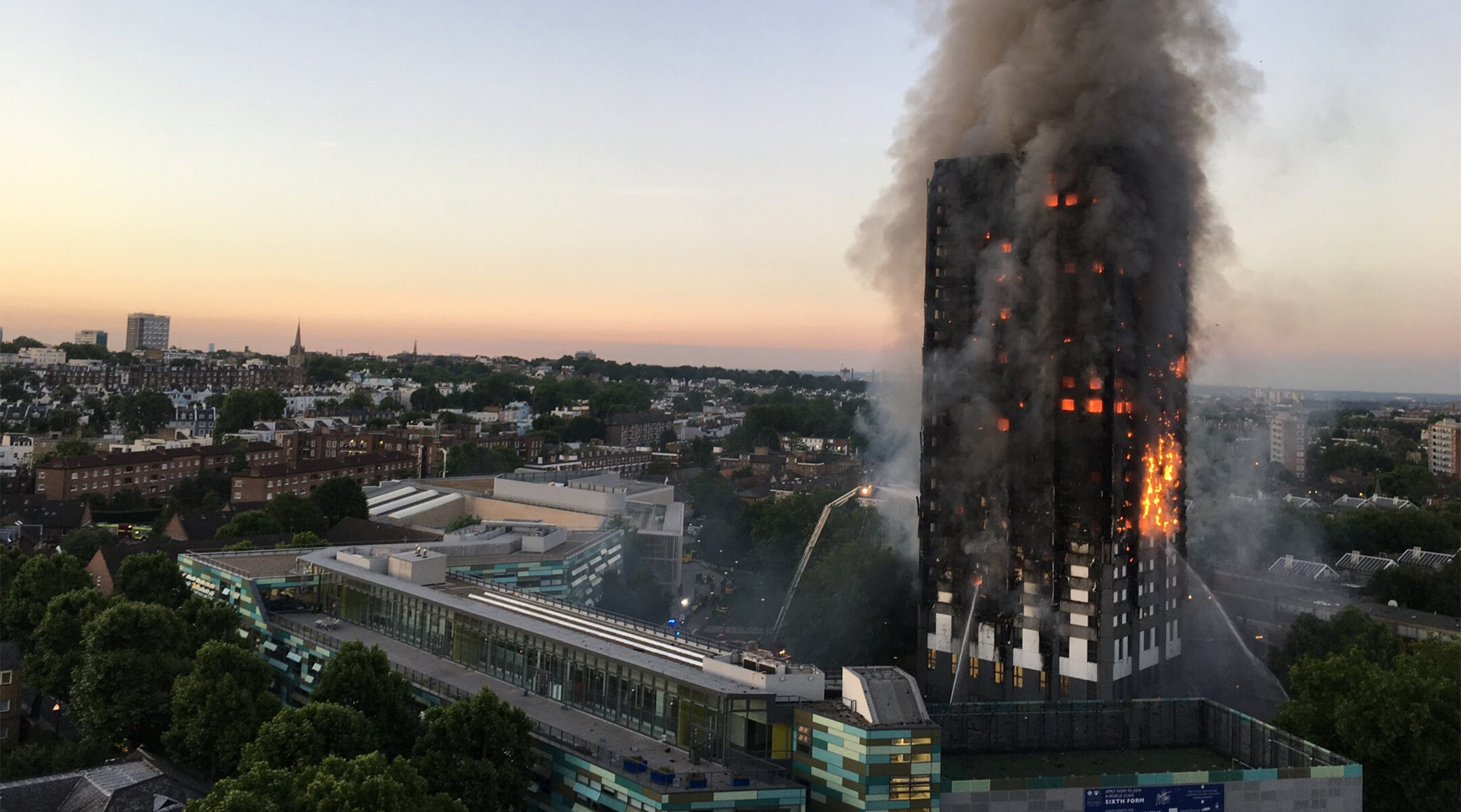 The Grenfell tower burns in London, UK on 14 June, 2017. (Natalie Oxford/Wikimedia Commons)