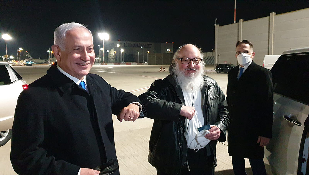 Jonathan Pollard, right, bumps elbows with Benjamin Netanyahu at Ben Gurion Airport, Israel on Dec. 30, 2020. (GPO)