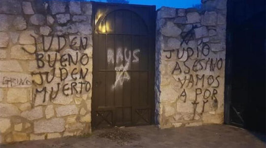 Graffiti calling for the murder of Jews at the entrance to the Jewish cemetery of Hoyo de Manzanares, Spain on Dec. 24, 2020. (José de Isasa)