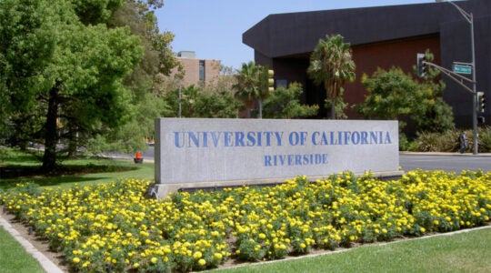 A sign at the entrance to UNiversity of California Riverside. (Wikmedia Commons)