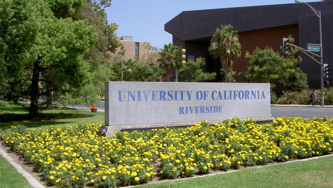 A sign at the entrance to UNiversity of California Riverside. (Wikmedia Commons)