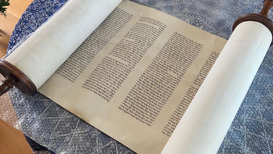 The lost Torah scroll of Dordrecht, the Netherlands, measures 45 yards in lengths. (Courtesy of NIG)