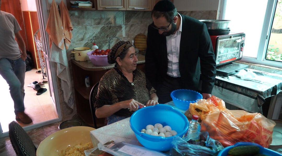 Zoya Avadayev discusses cooking Jewish dishes with Rabbi Tsadok Ashurov Krasnaiya Sloboda, Azerbaijan on July 21, 2018. (Cnaan Liphshiz)