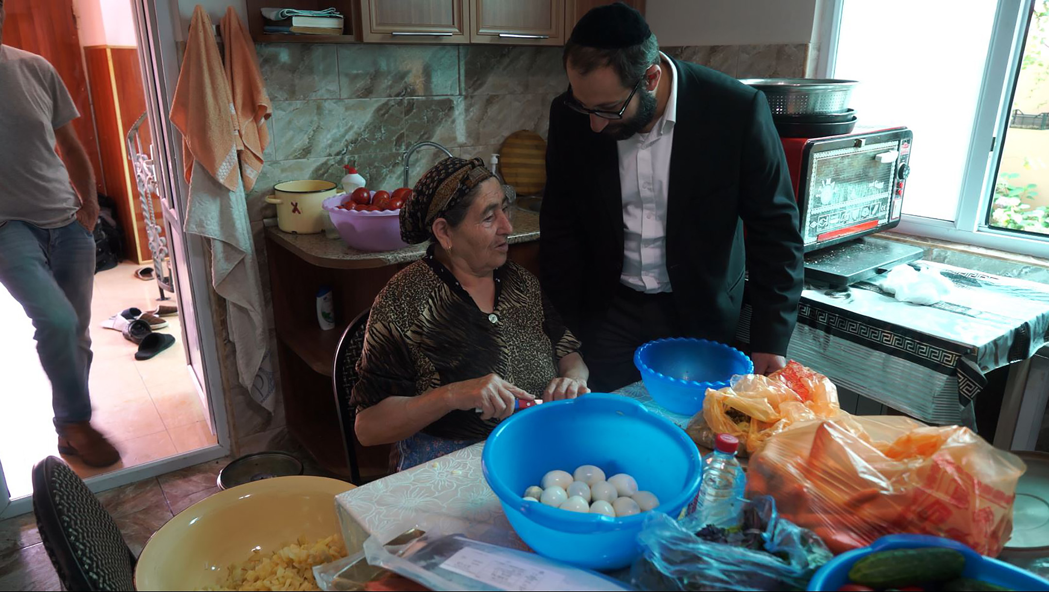 Zoya Avadayev discusses cooking Jewish dishes with Rabbi Tsadok Ashurov Krasnaiya Sloboda, Azerbaijan on July 21, 2018. (Cnaan Liphshiz)