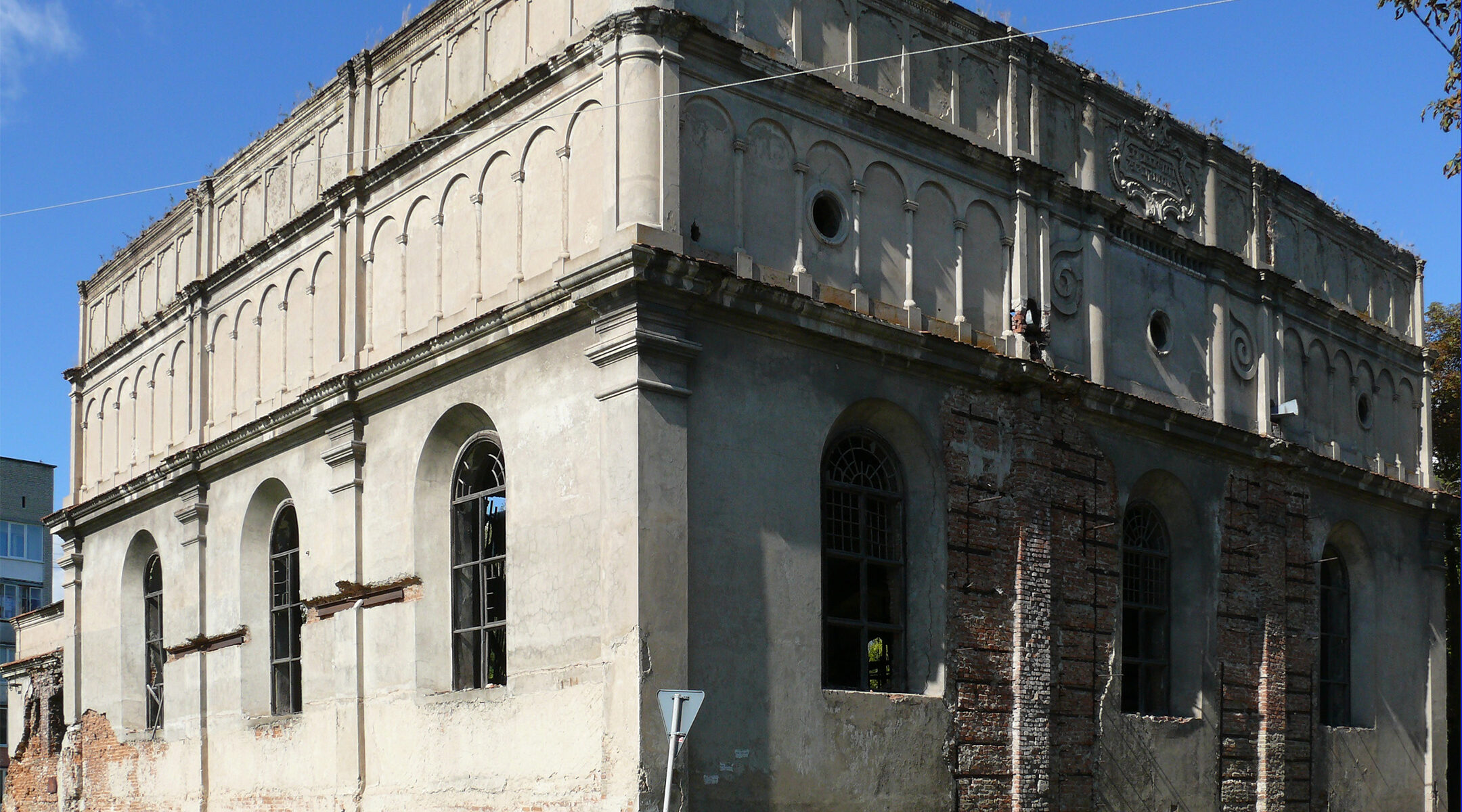 the Brody synagogue in Ukraine pictured in 2012. (Wikimedia Commons)