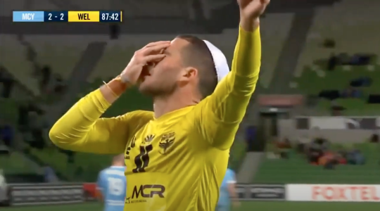 Tomer Hemed celebrates a goal with a kippah.