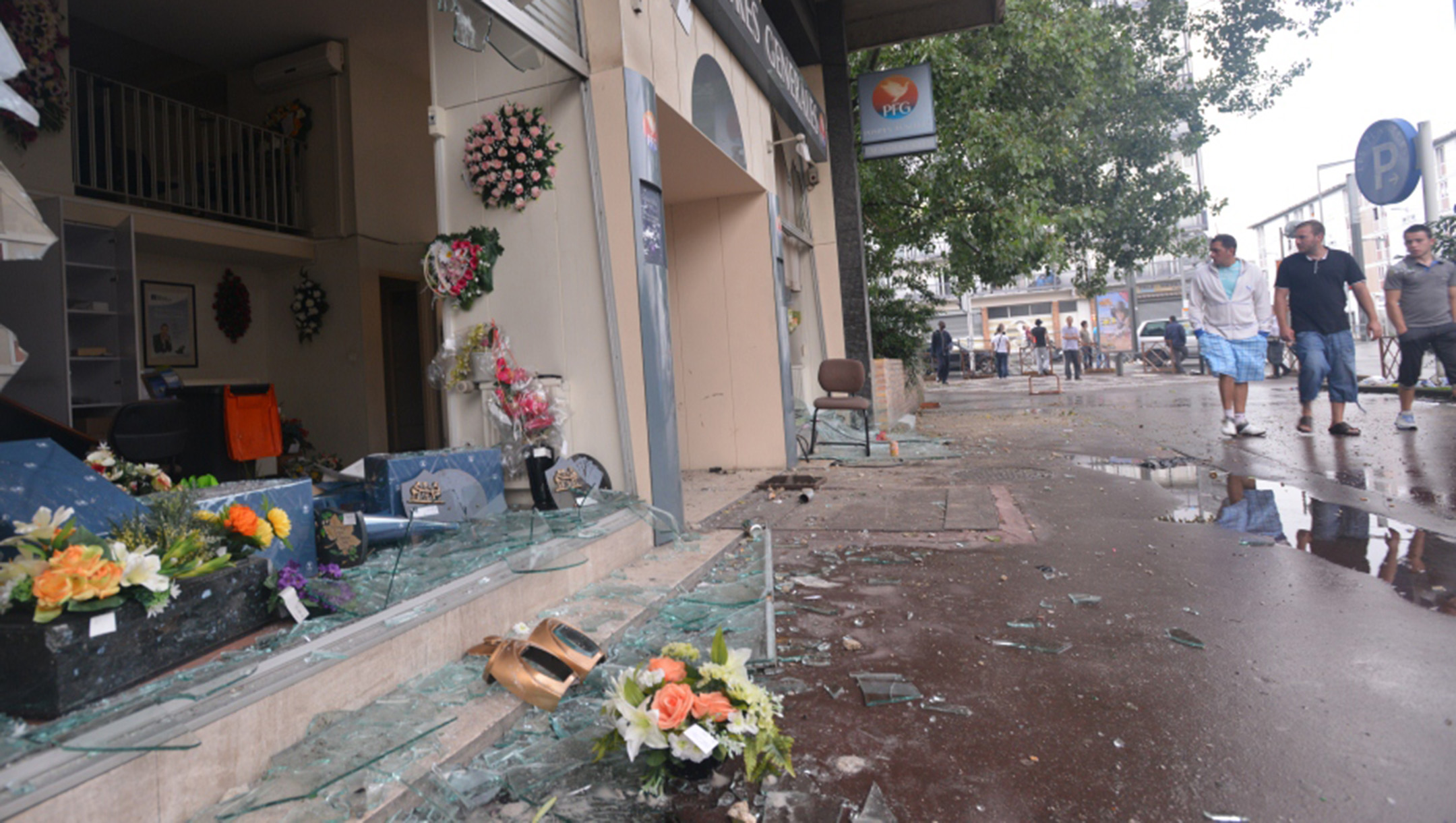In the Paris suburb of Sarcelles, pro-Palestinian rioters broke shop windows and set fires on July 20, 2014. (Cnaan Liphshiz)