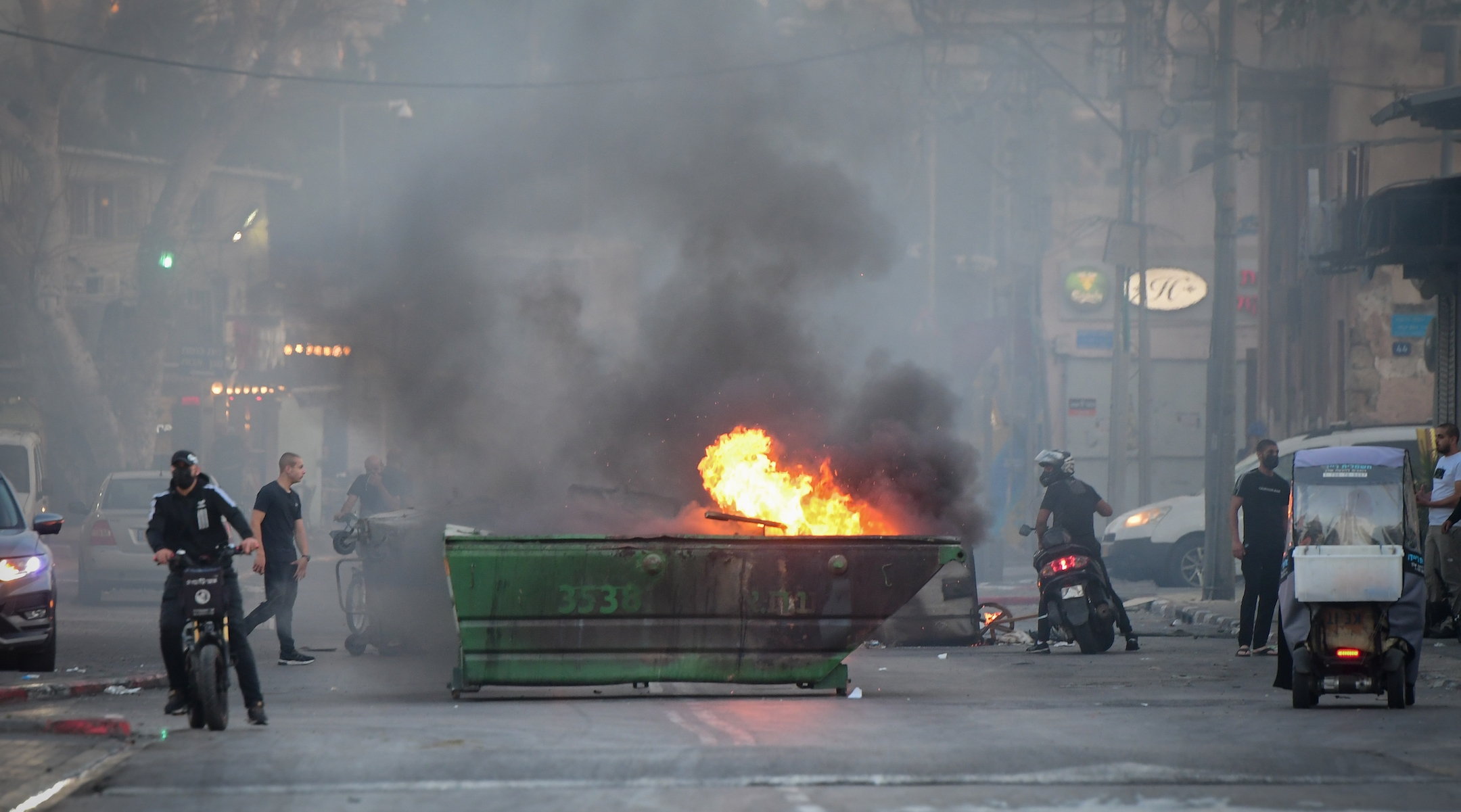 A dumpster set on fire in Yafo amid violent protests across Israel on May 11, 2021. (Avshalom Sassoni/FLASH90)
