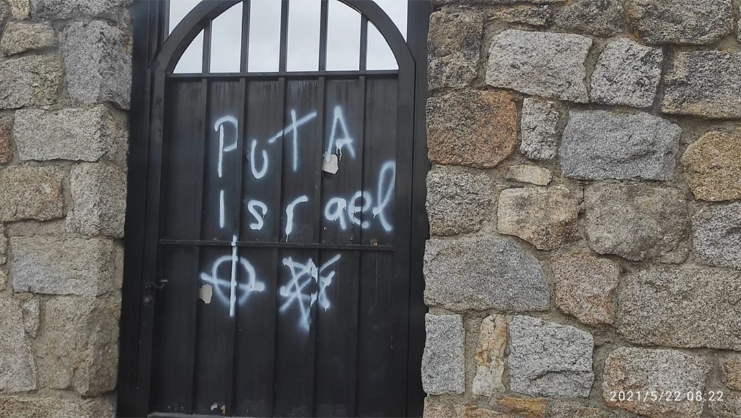 The aftermath of an antisemitic incident at the Jewish cemetery of Hoyo de Manzanares, Spain on May 23, 2021. (The municipality of Hoyo de Manzanares)