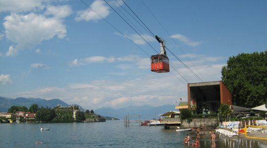 Passengers traveling on the Stresa-Mottarone cable car in July 2009. (Wikimedia Commons)