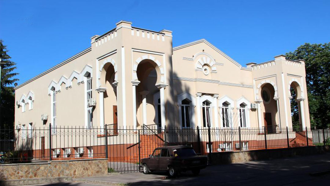 The synagogue of Kremenchuk in Ukraine. (Foundation for Jewish Heritage/The Center for Jewish Art)