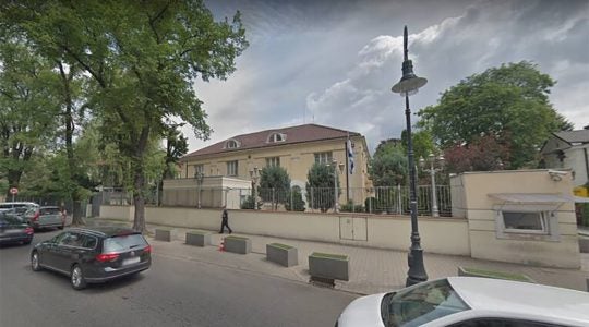 A security guard stands outside the Israeli embassy in Warsaw, Poland on Aug. 23, 2020. (Google Maps)