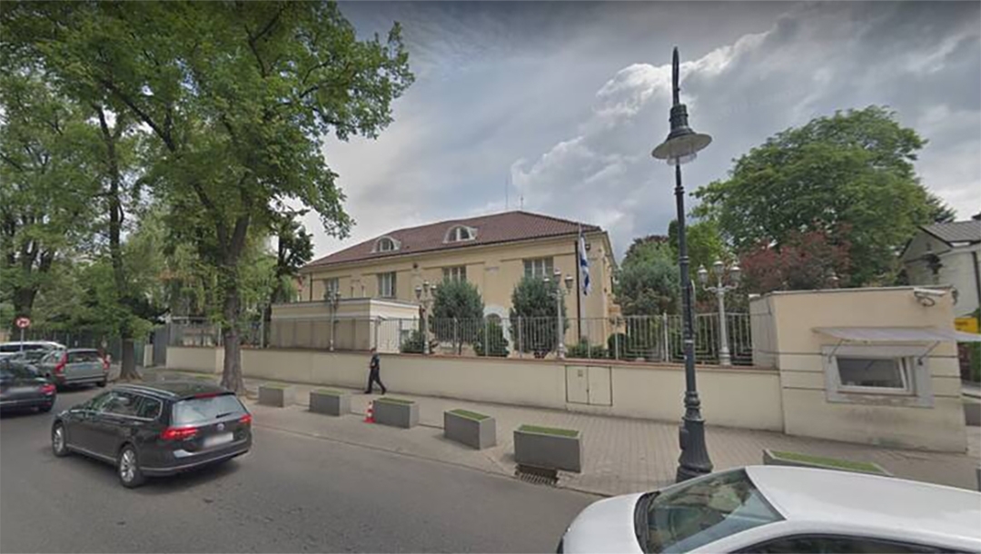 A security guard stands outside the Israeli embassy in Warsaw, Poland on Aug. 23, 2020. (Google Maps)