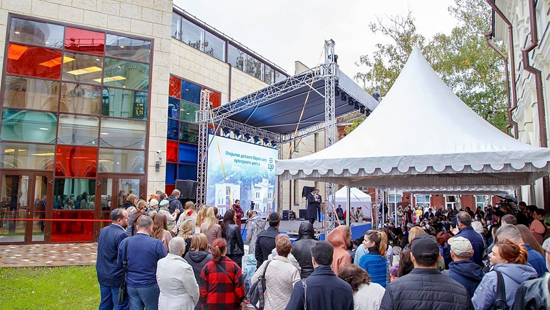 Siberian Jews celebrate the opening of a new Jewish education center in Tomsk, Russia on Sept. 12, 2021. (Levy Kaminetzky)