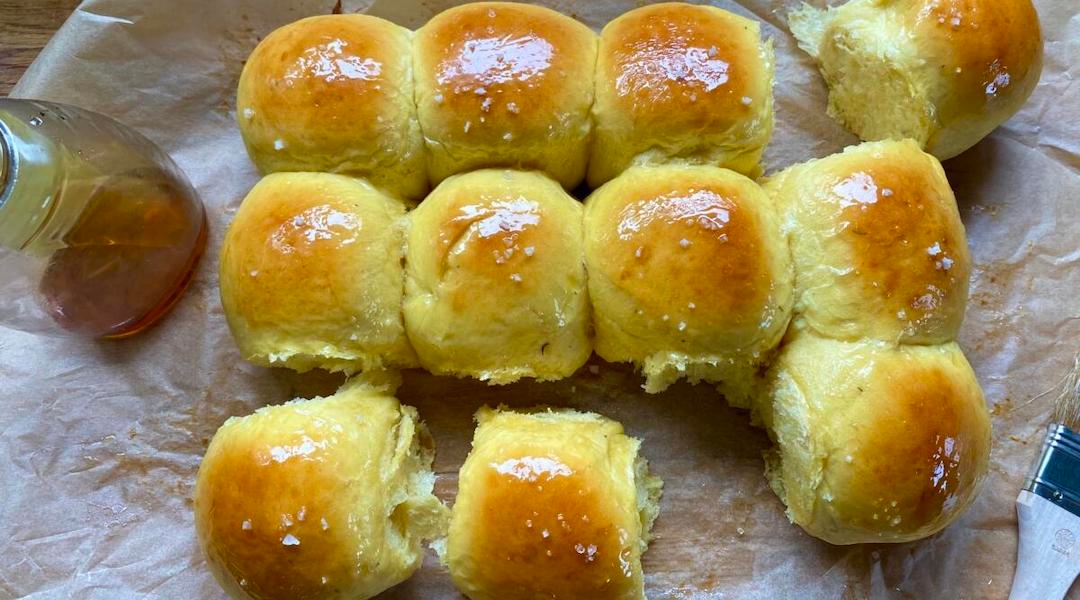 Pumpkin challah rolls 