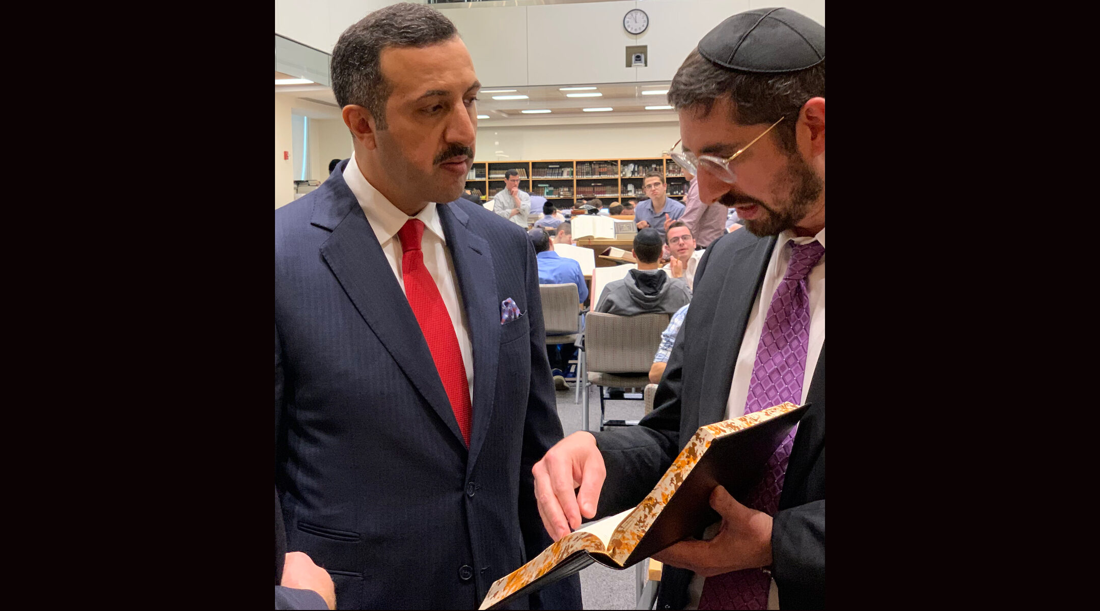 Shaikh Abdulla bin Ahmed Al Khalifa meets with Rabbi Yosef Kalinsky, a Yeshiva University dean.