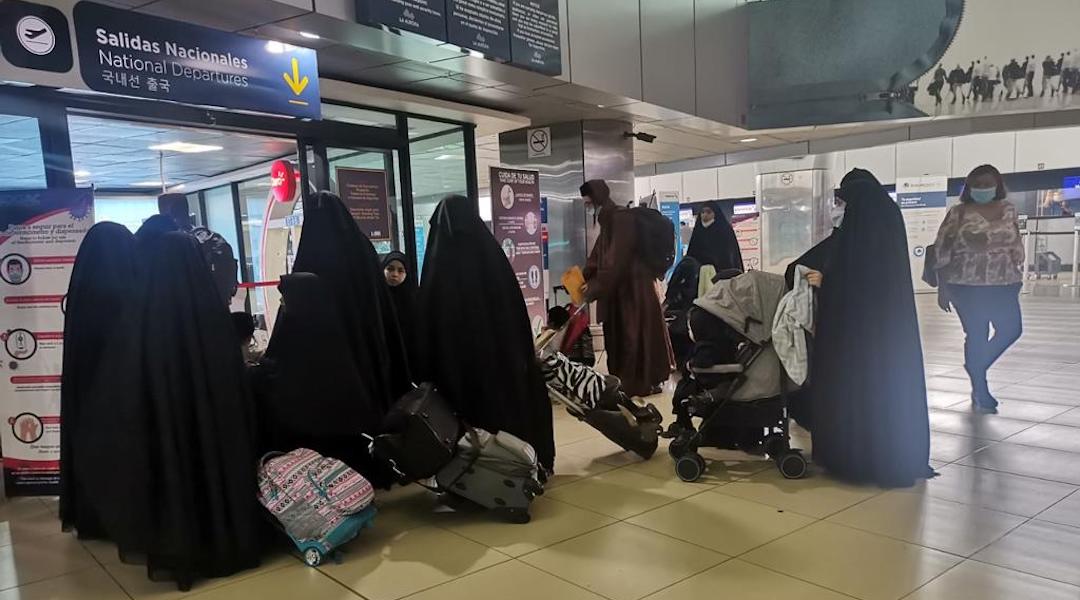 Members of the Lev Tahor sect at the airport