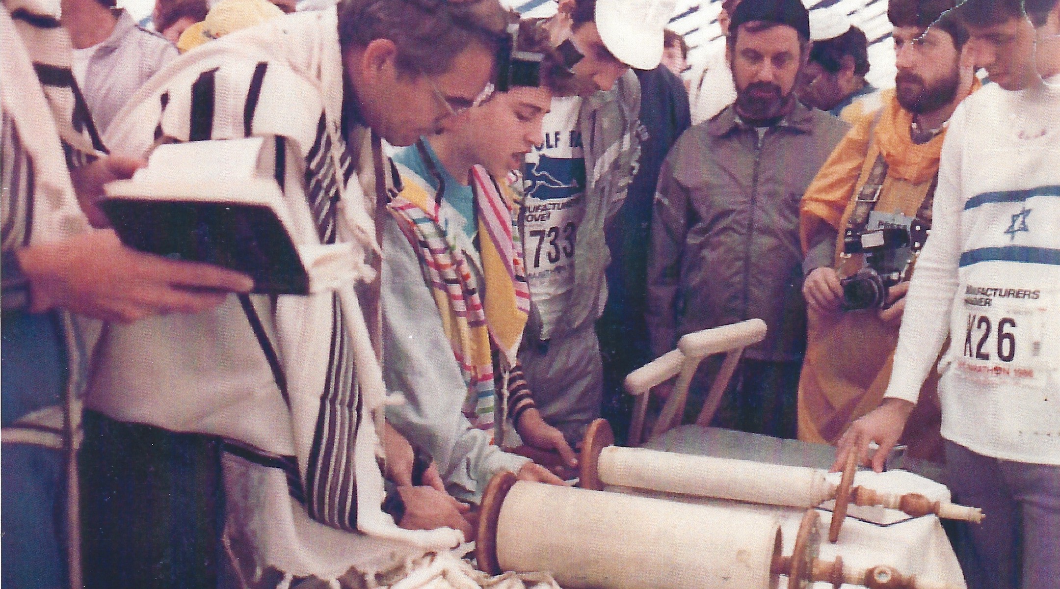 Runners read from the Torah before their race