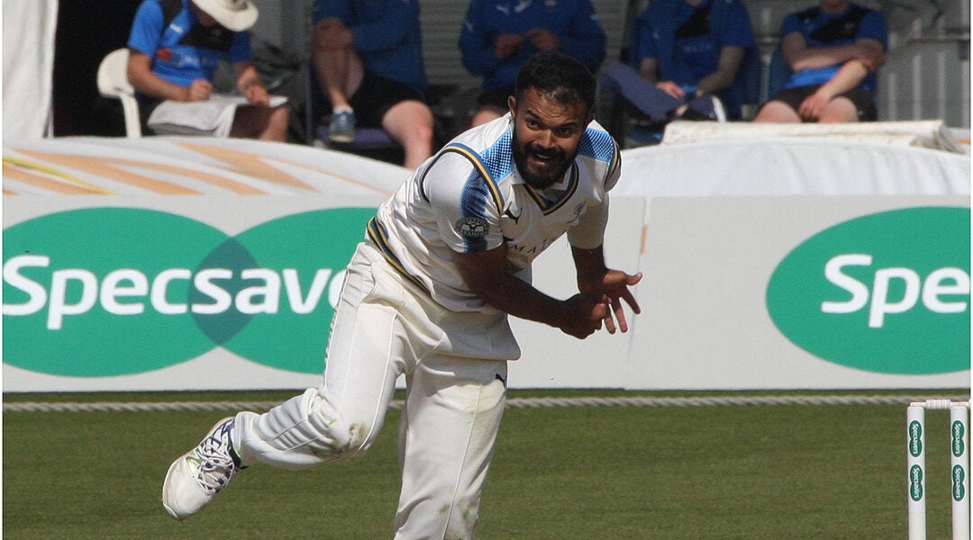 Azeem Rafiq throws a a ball during a match in Leeds. the UK on April 7, 2017. (Wikimedia Commons/Dave Morton)