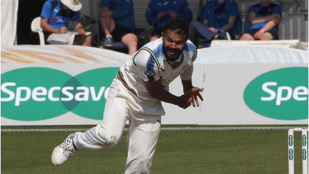 Azeem Rafiq throws a a ball during a match in Leeds. the UK on April 7, 2017. (Wikimedia Commons/Dave Morton)