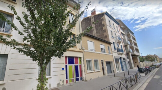 The entrance to the College/Lycee Juive de Lyon. (Google)