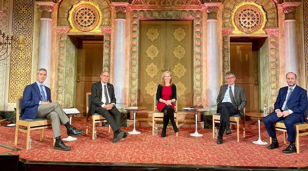 rabbis and Israeli on stage at a synagogue