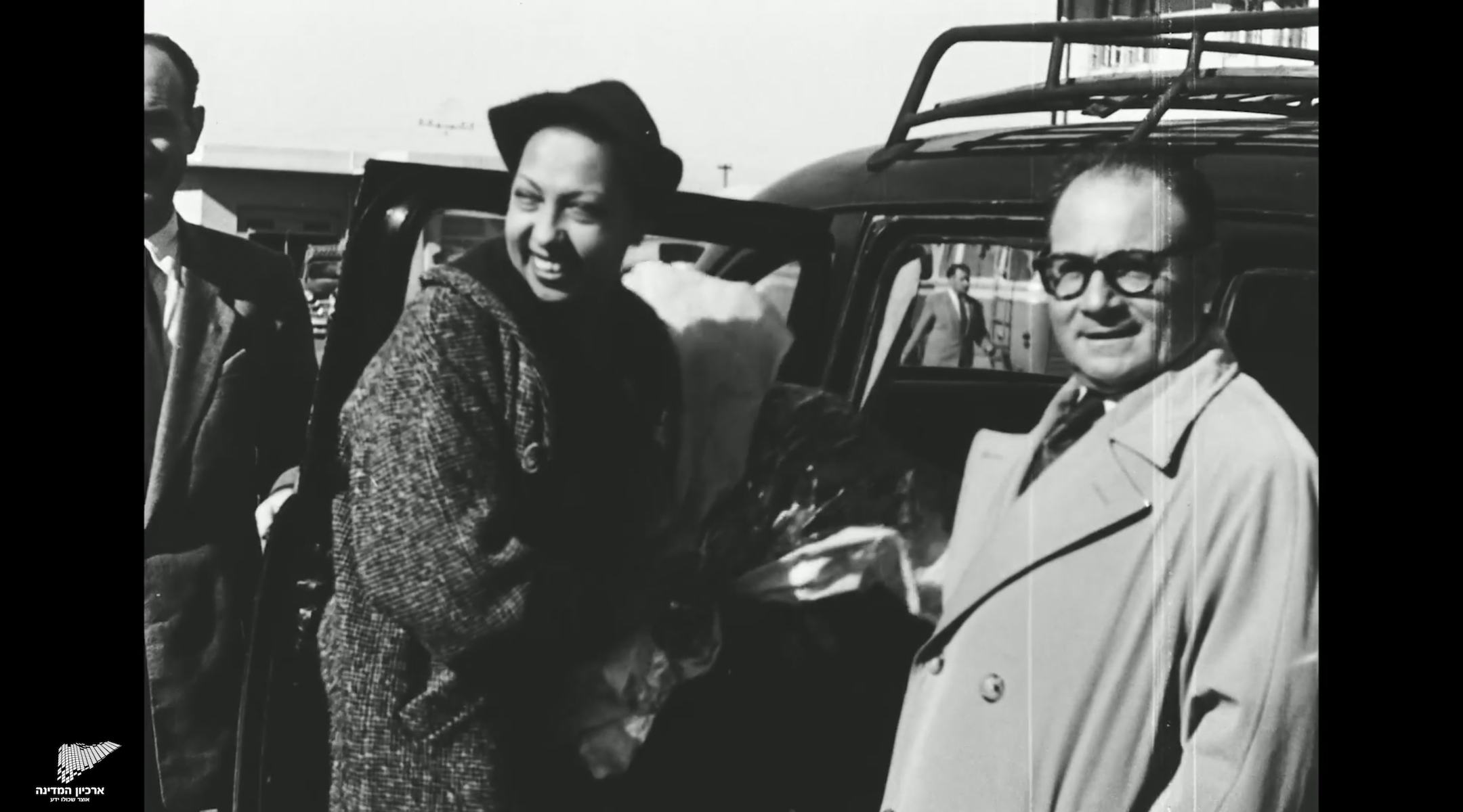 Josephine Baker climbs into a car next to an Israeli official