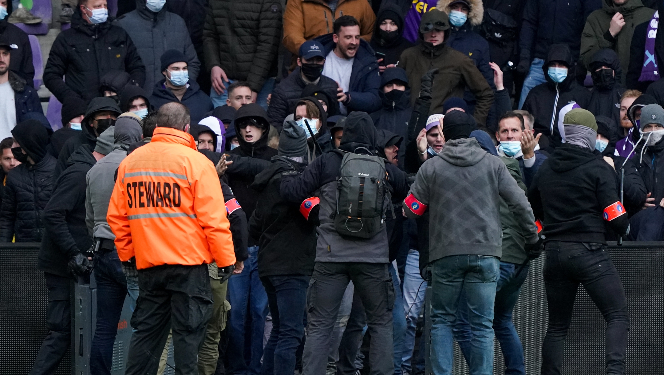 Voetbalfans nemen gezangen op over moord op joden in België