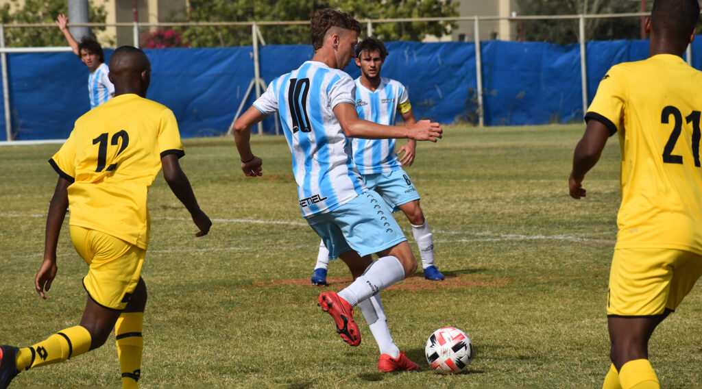 Un nuevo tipo de año de descanso: Israel permite que el joven equipo judío argentino juegue en su liga de fútbol profesional