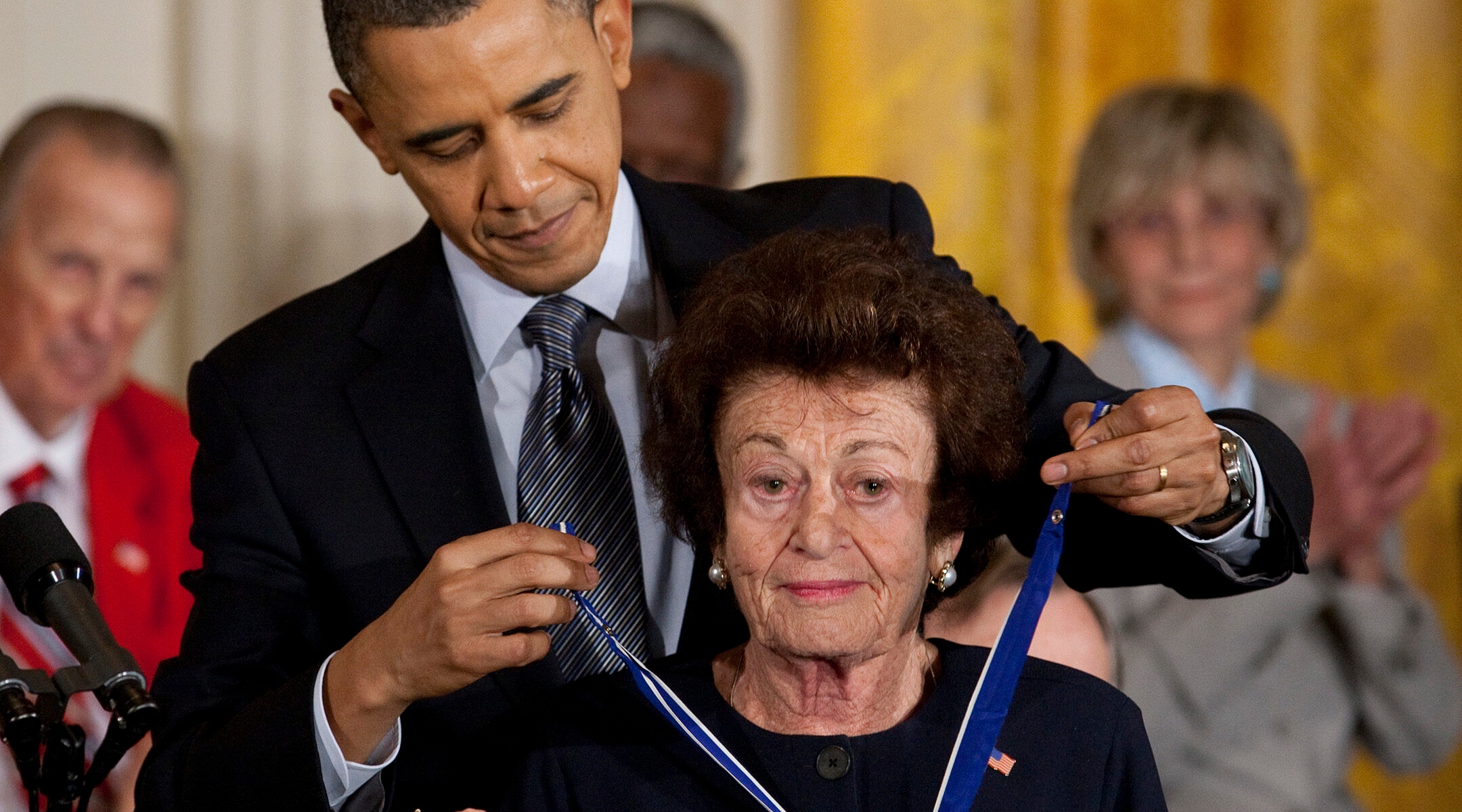 Former President Barack Obama presents Jewish Holocaust survivor Gerda Weissmann Klein