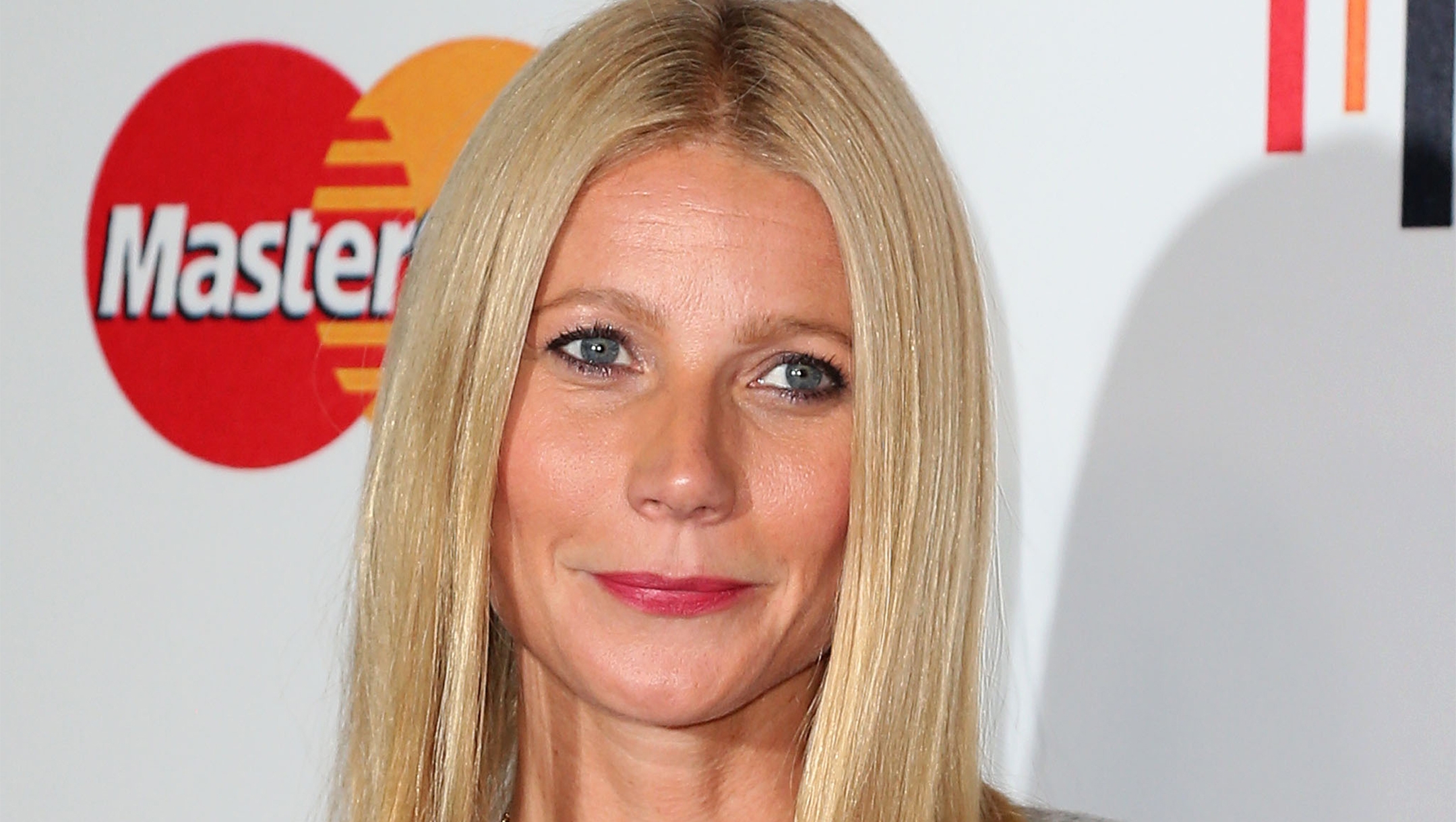 Gwyneth Paltrow funduje historyczną tablicę na cmentarzu swoich żydowskich przodków w Polsce