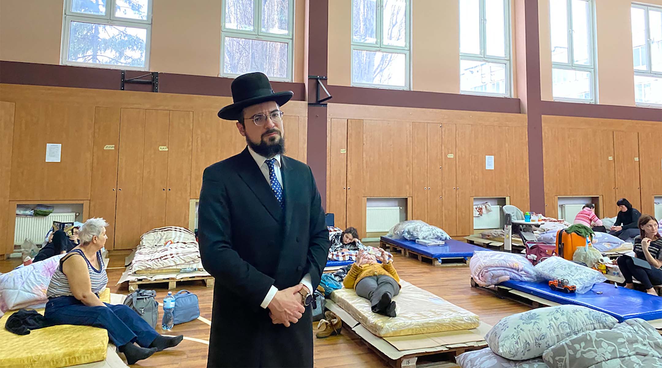Rabinul TikTok îi ajută pe refugiații evrei ucraineni să se simtă confortabil în adăposturile din Moldova