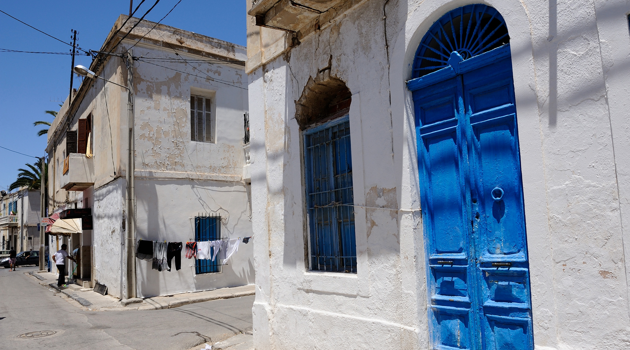 Two officers stabbed outside Grand Synagogue in Tunisia