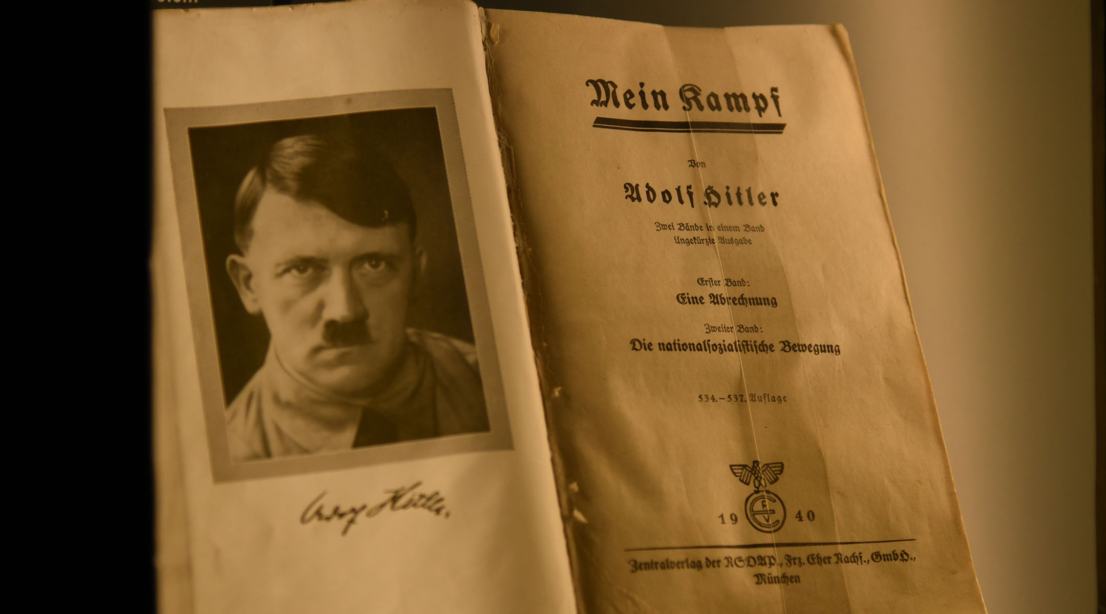 German scholars make their best-selling annotated version of Hitler’s ‘Mein Kampf’ available online for free