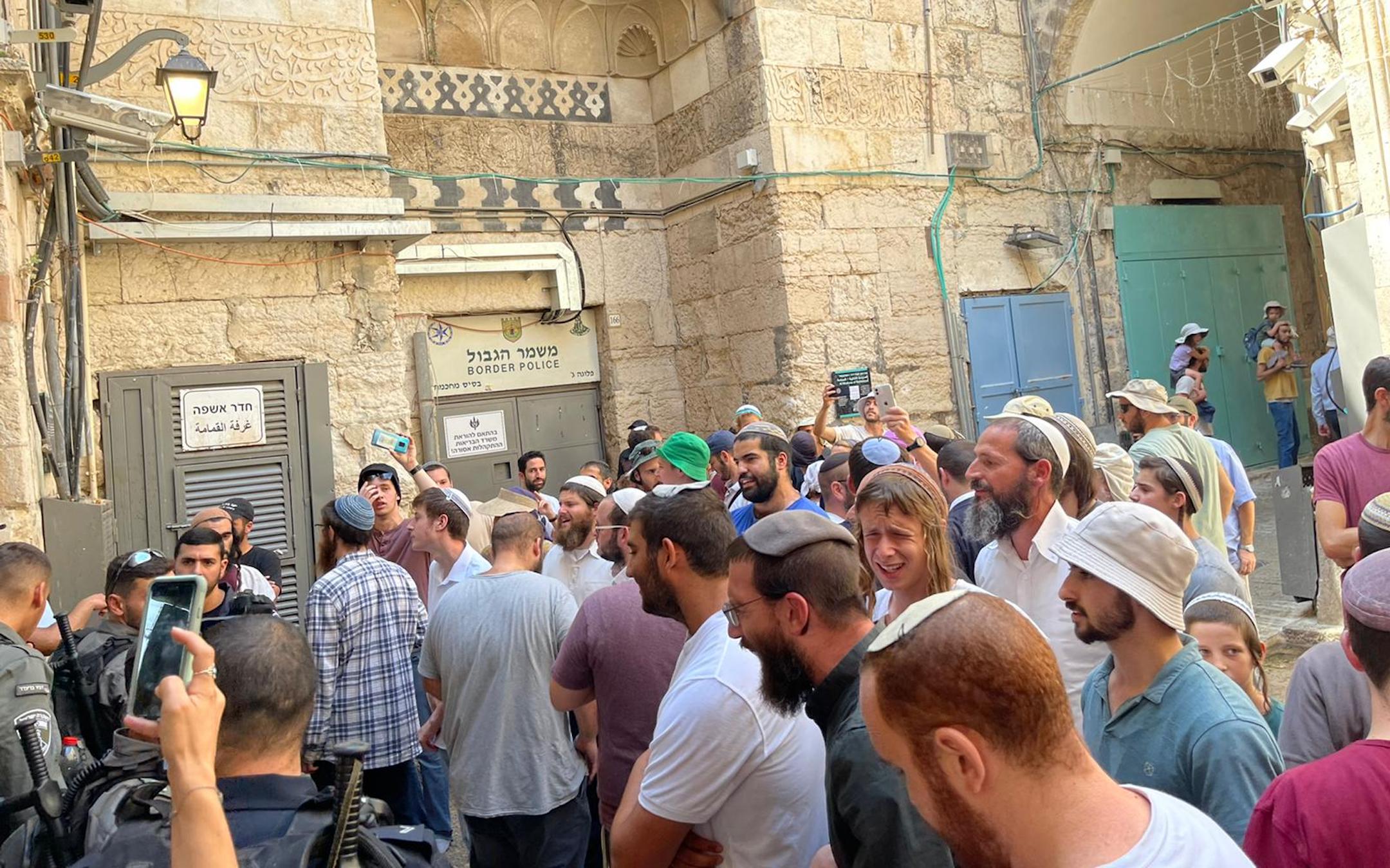Israeli Jews make Tisha B’Av Temple Mount pilgrimage amid tension heightened by Gaza military offensive