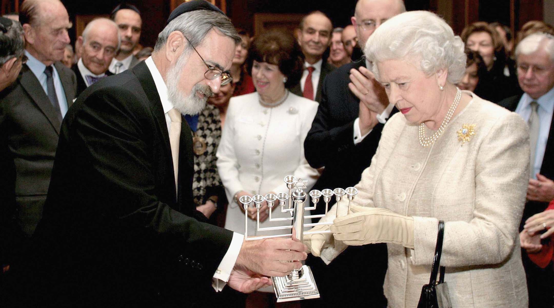 Queen Elizabeth II and the late Sir Jonathan Sacks.